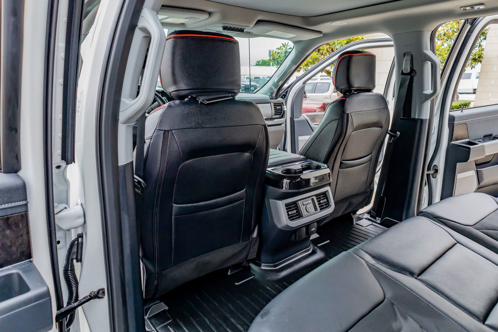 Used 2023 Ford F250 Lariat w/ Lariat Ultimate Package AWD/4WD image 34