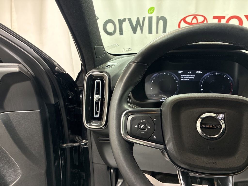 Used 2022 Volvo XC40 T5 R-Design w/ Climate Package image 26