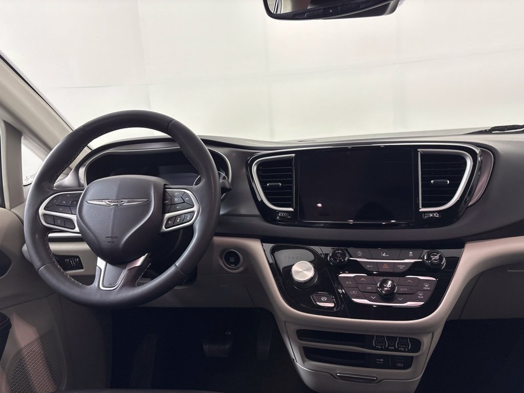 Used 2022 Chrysler Pacifica Touring-L FWD image 22