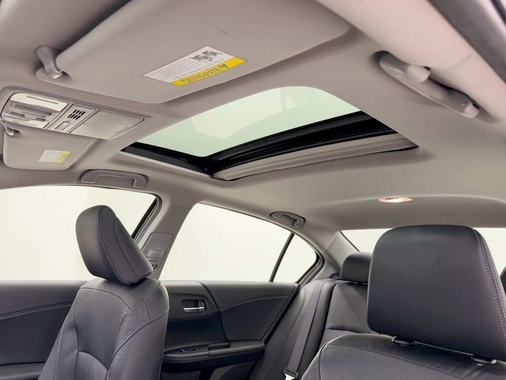 Used 2017 Honda Accord Touring image 27