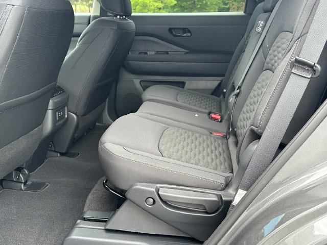 New 2026 Nissan Pathfinder SV w/ SV Premium Package AWD/4WD image 17