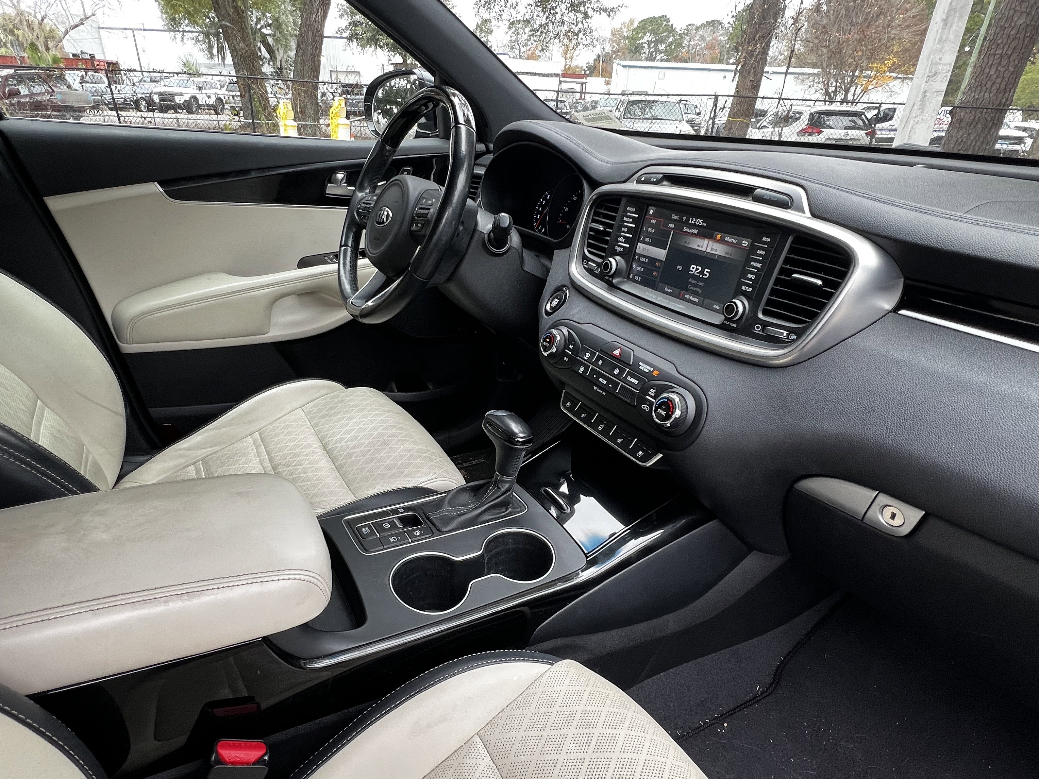 Used 2018 Kia Sorento SX image 47