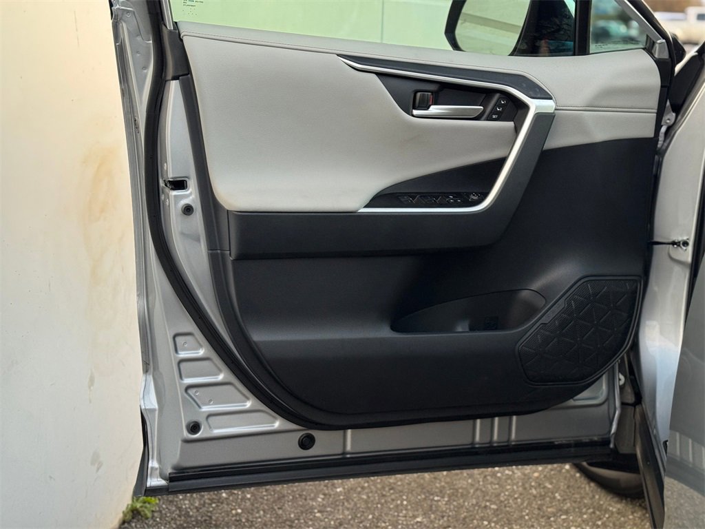 Used 2024 Toyota RAV4 Limited image 10