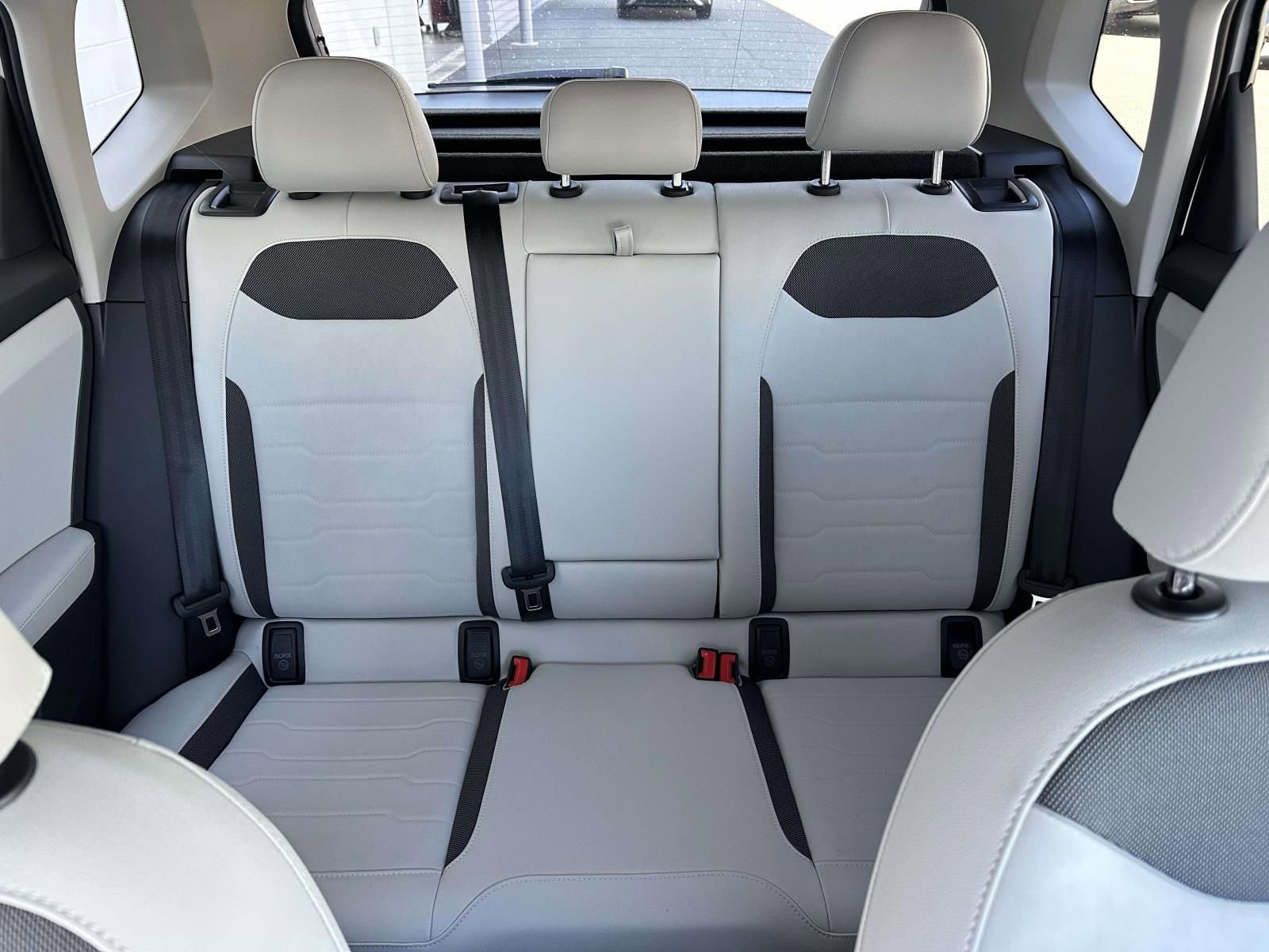 New 2026 Volkswagen Taos SE image 14