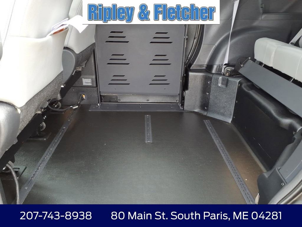 Used 2025 Toyota Sienna XLE image 16