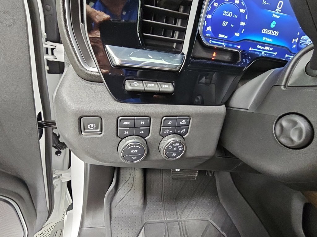 Used 2024 Chevrolet Silverado 1500 High Country w/ Technology Package AWD/4WD image 29