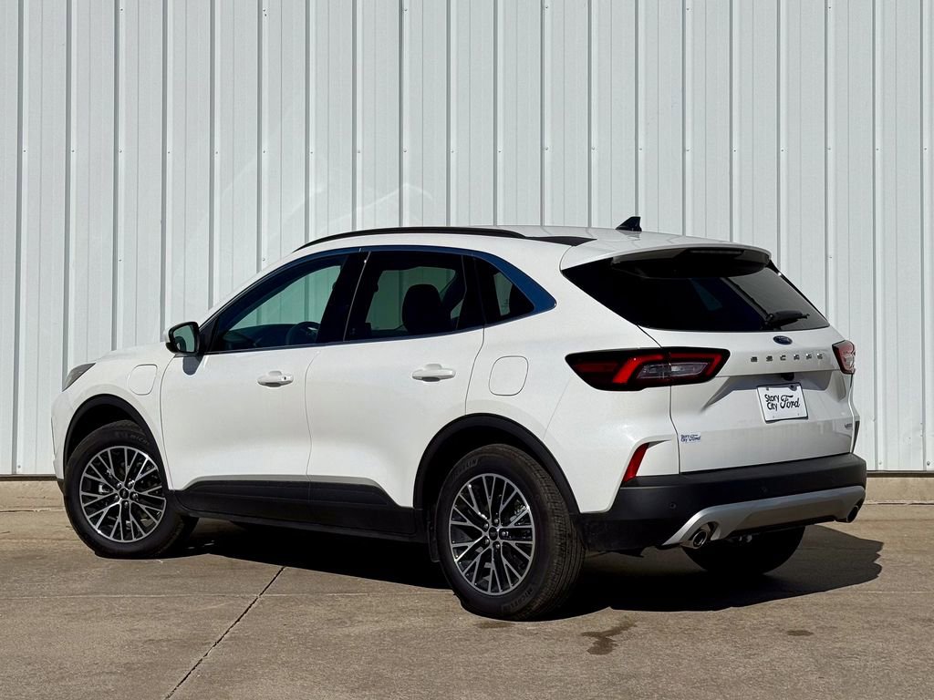Certified 2025 Ford Escape SE image 3