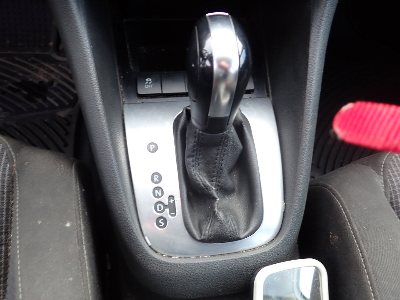 Used 2012 Volkswagen Golf 2.5L Conv & Sunroof 4 Door PZE image 29