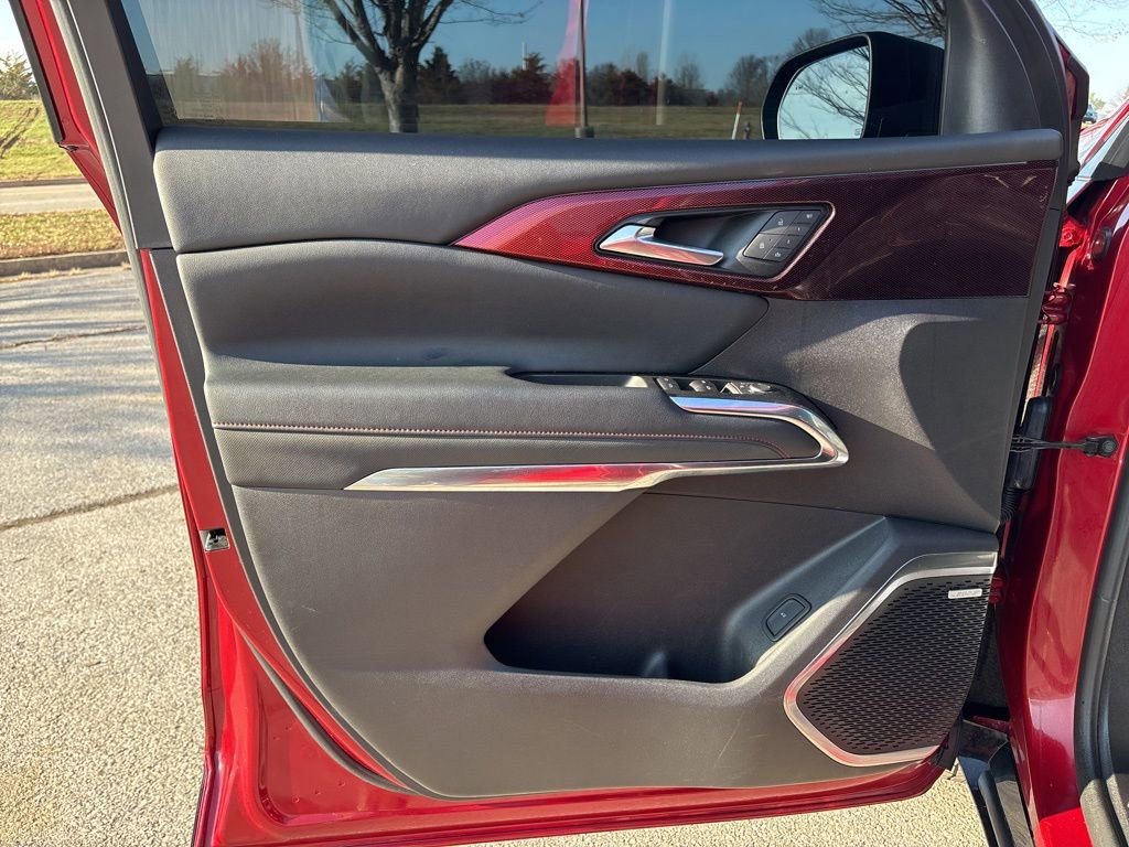 Used 2024 Chevrolet Traverse RS image 17