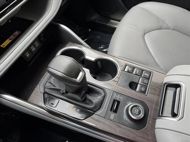 Certified 2025 Toyota Highlander Platinum image 17
