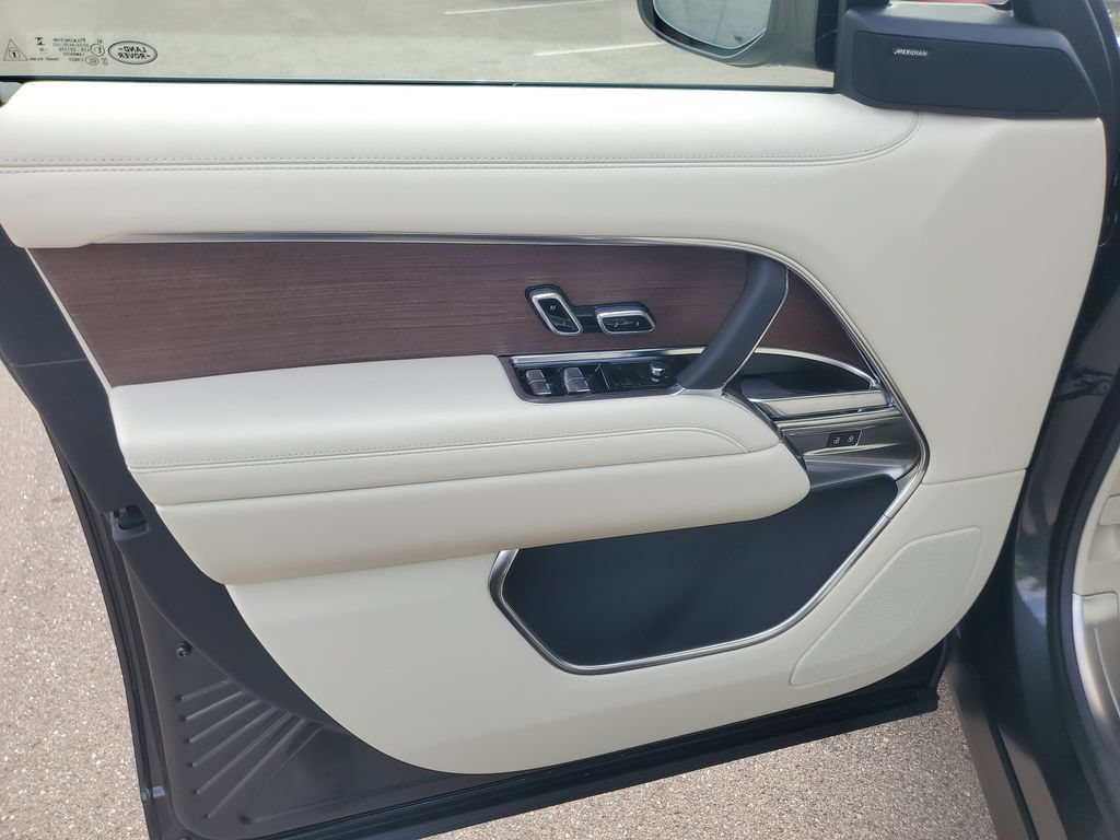 New 2026 Land Rover Range Rover Long Wheelbase SE AWD/4WD image 7