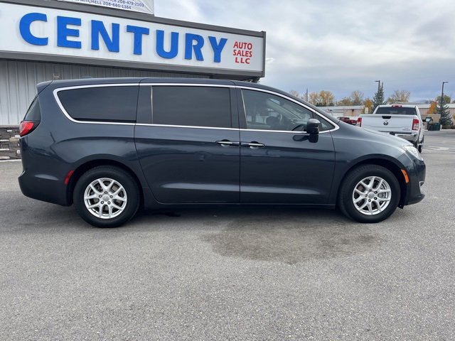 Used 2020 Chrysler Pacifica Touring w/ Advanced Safetytec Group image 17