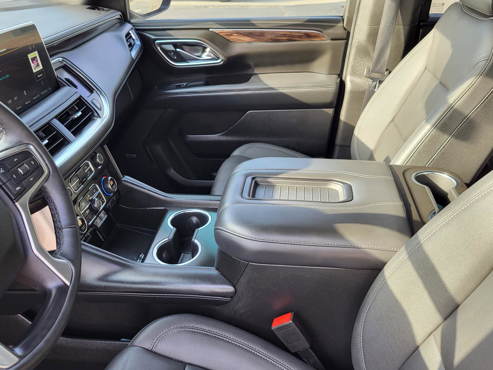 Used 2023 Chevrolet Tahoe Z71 w/ Luxury Package AWD/4WD image 31