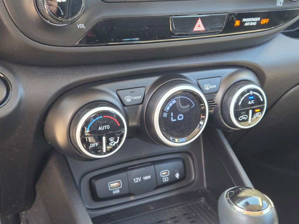 Used 2023 Hyundai Venue Limited image 33