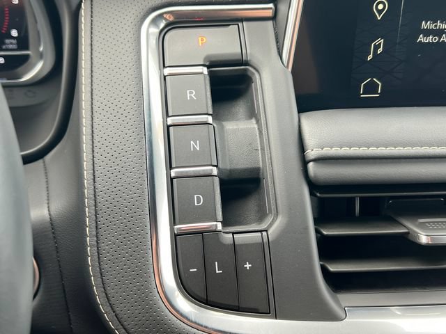 Used 2024 GMC Yukon SLT w/ SLT Luxury Package AWD/4WD image 33