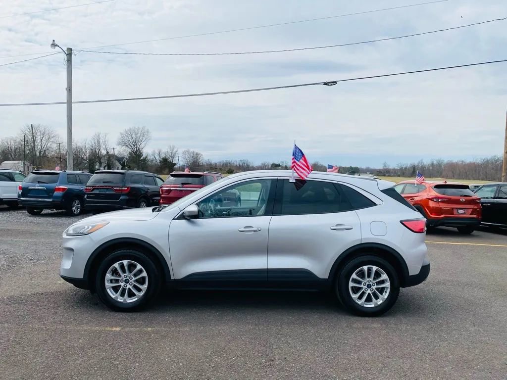 Used 2020 Ford Escape SE image 2