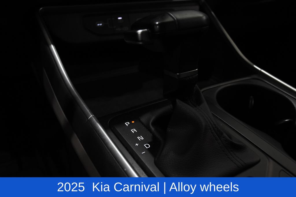 Used 2025 Kia Carnival FWD image 25