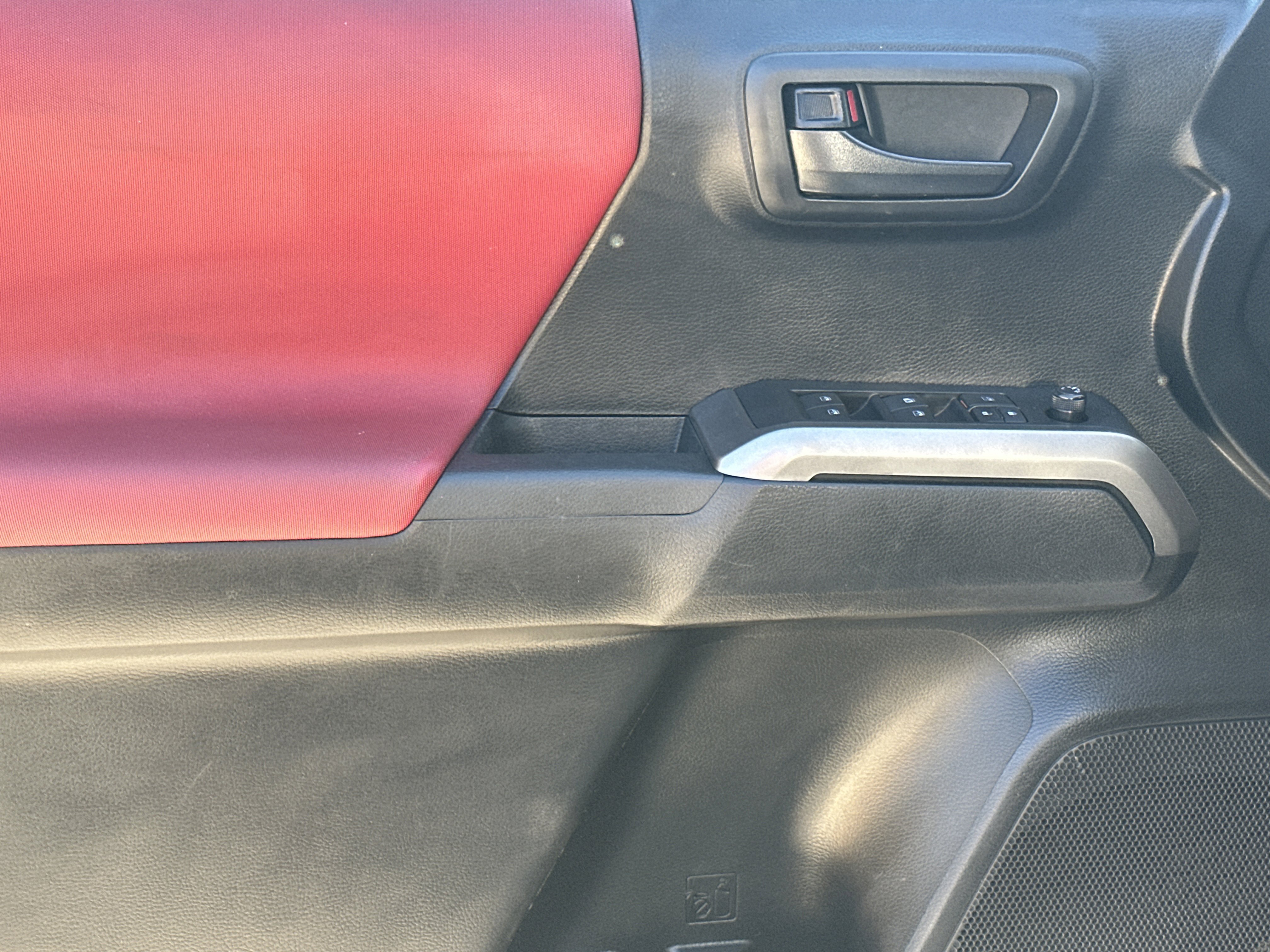 Used 2022 Toyota Tacoma SR5 image 10