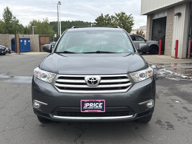 Used 2013 Toyota Highlander SE AWD/4WD video 2