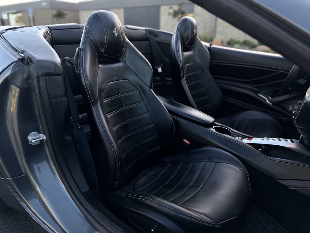 Used 2016 Ferrari California T RWD image 31