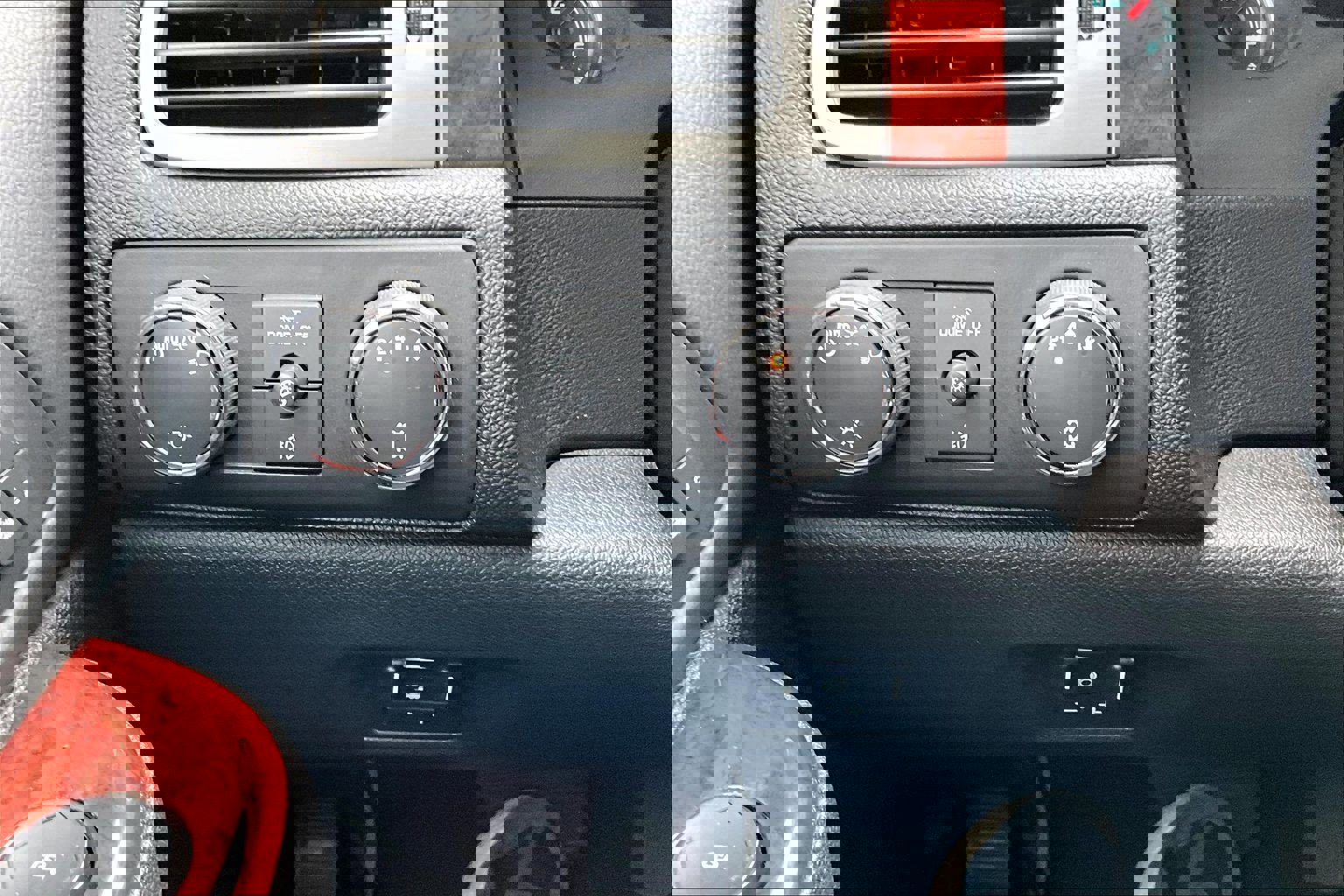 Used 2014 GMC Sierra 2500 SLT w/ SLT Convenience Package image 28