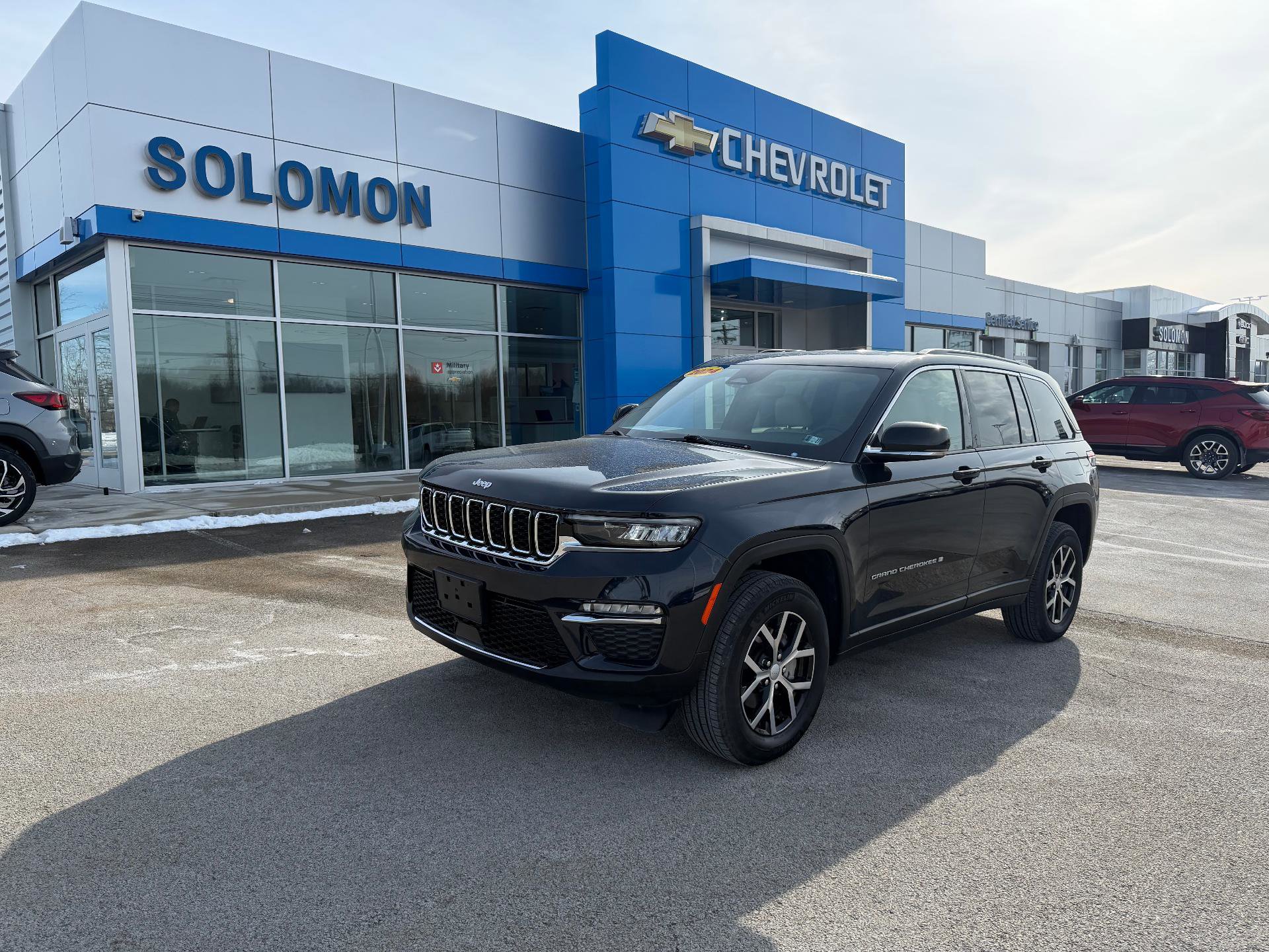 Used 2024 Jeep Grand Cherokee Limited image 1