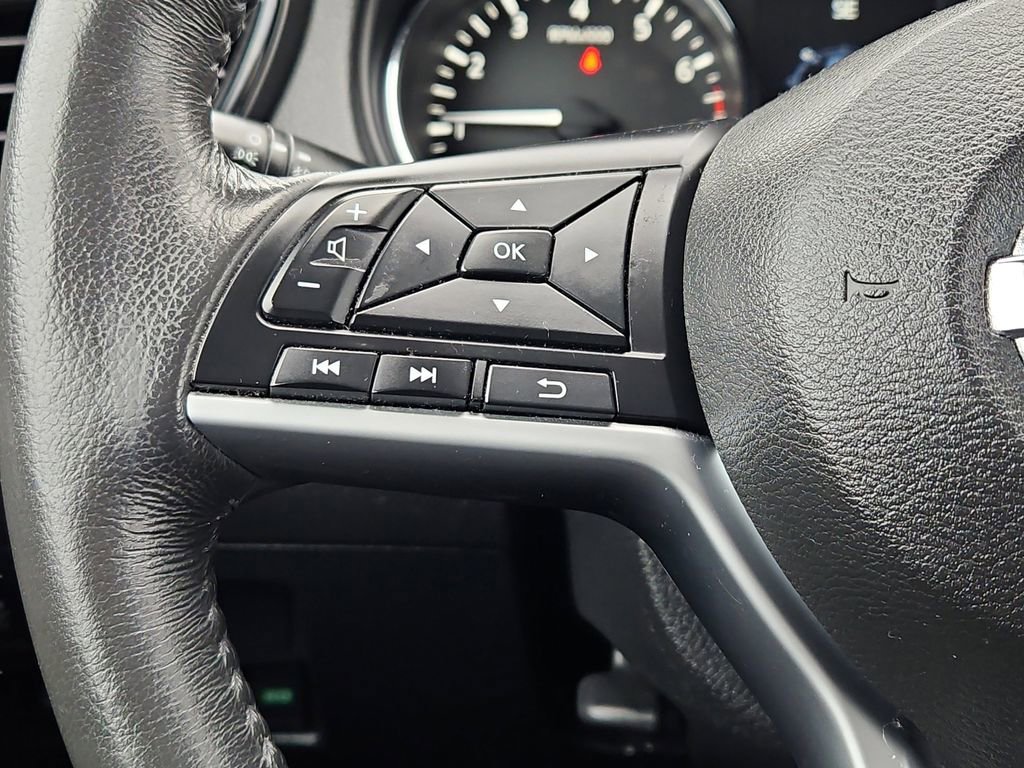 Used 2017 Nissan Rogue SL image 27