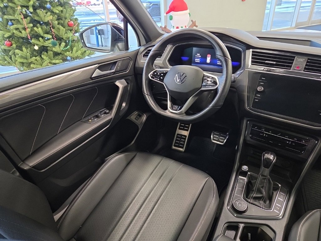 Used 2022 Volkswagen Tiguan SE R-Line image 17