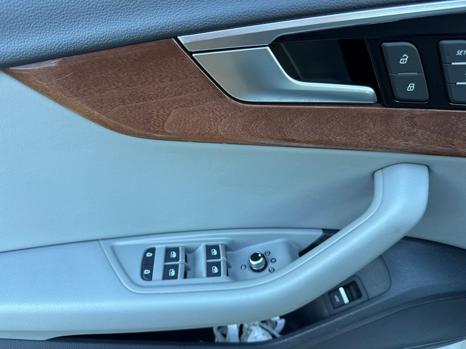 Used 2022 Audi A4 2.0T Premium w/ Convenience Package image 11