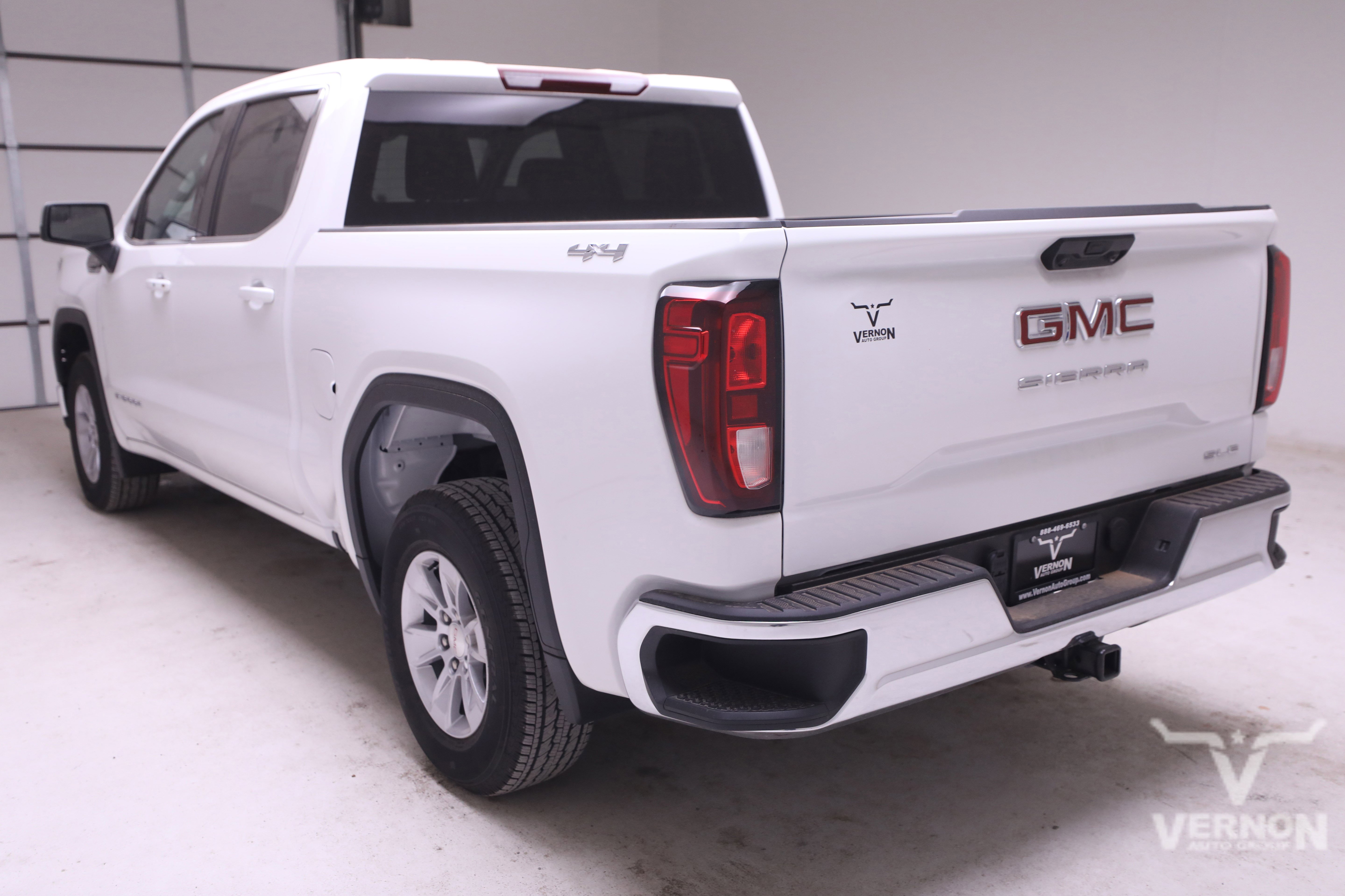 New 2026 GMC Sierra 1500 SLE image 3