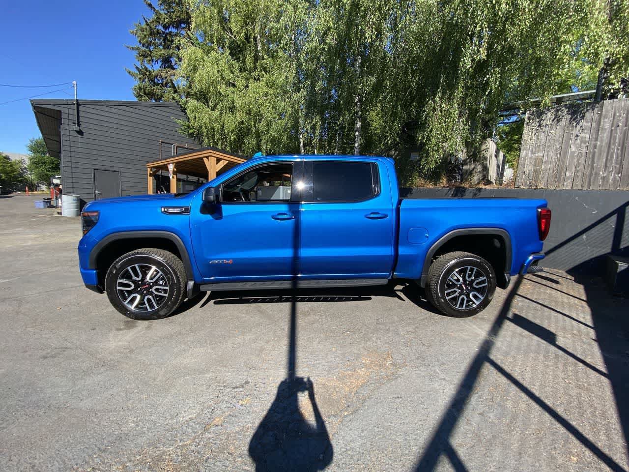 Used 2022 GMC Sierra 1500 AT4 w/ AT4 Premium Package AWD/4WD image 3