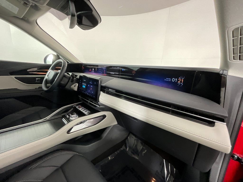 Used 2025 Lincoln Nautilus Premier image 19