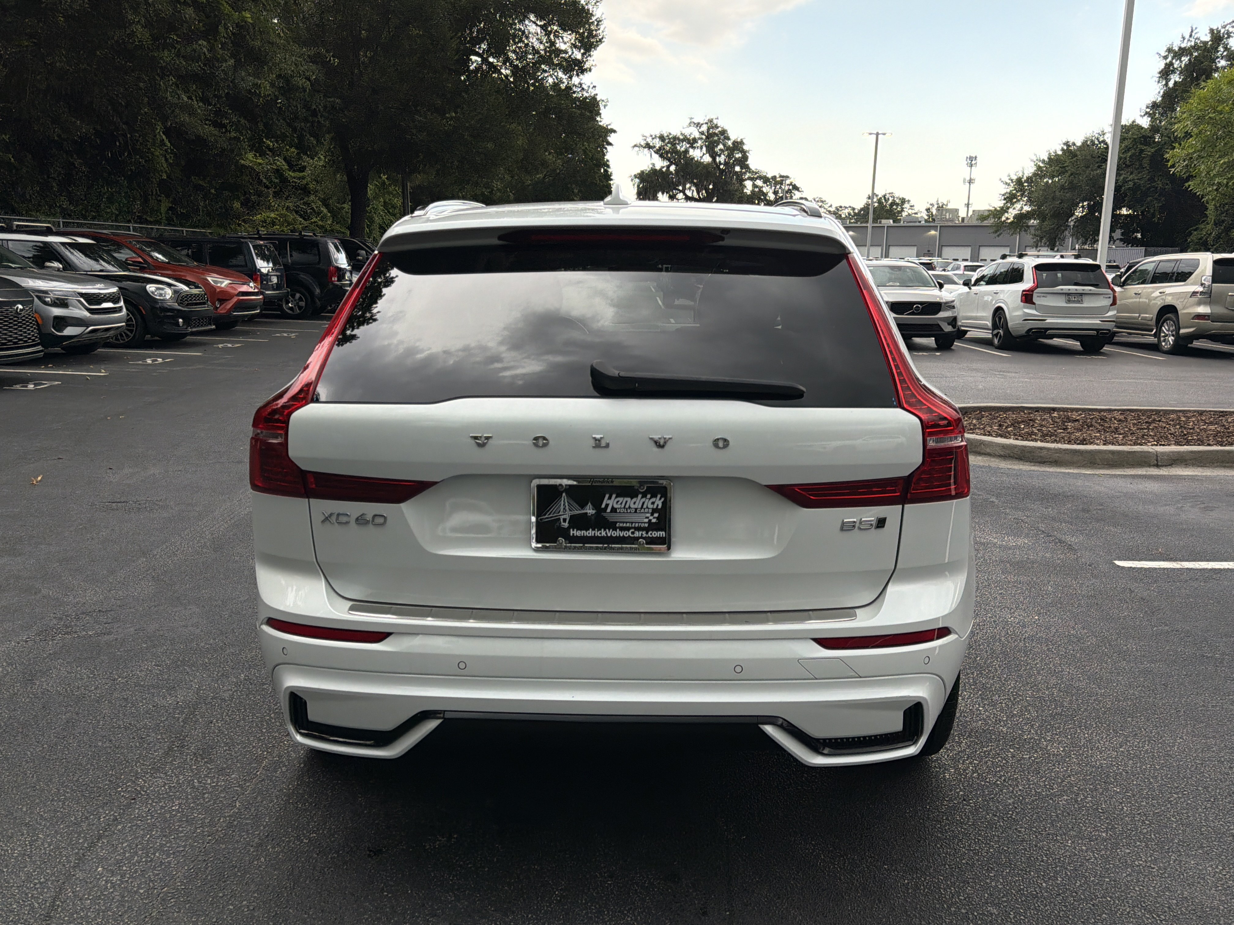 Certified 2024 Volvo XC60 B5 Plus w/ Protection Package Premier AWD/4WD image 43