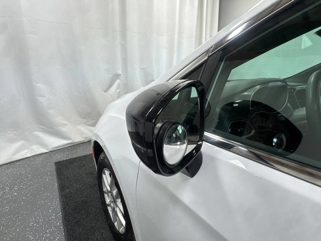 Used 2025 Chrysler Pacifica Select FWD image 12