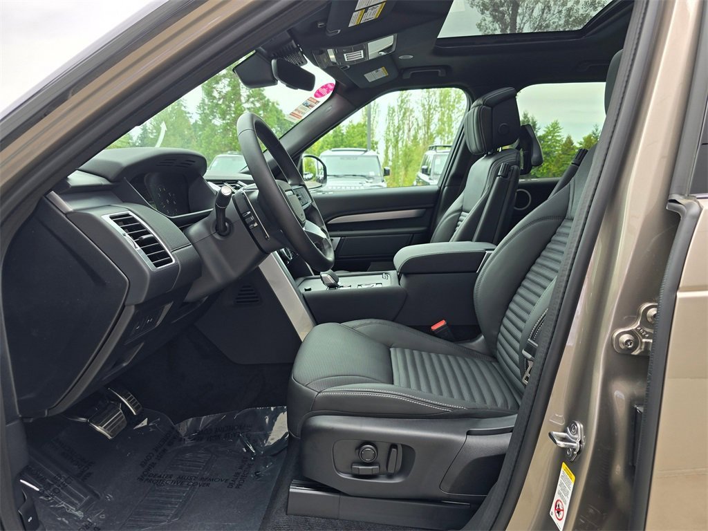 New 2025 Land Rover Discovery Dynamic SE image 23
