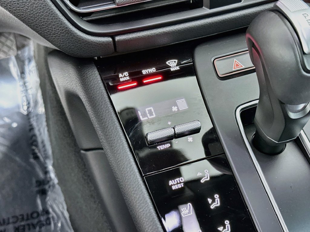 Certified 2026 Porsche Macan AWD/4WD image 18