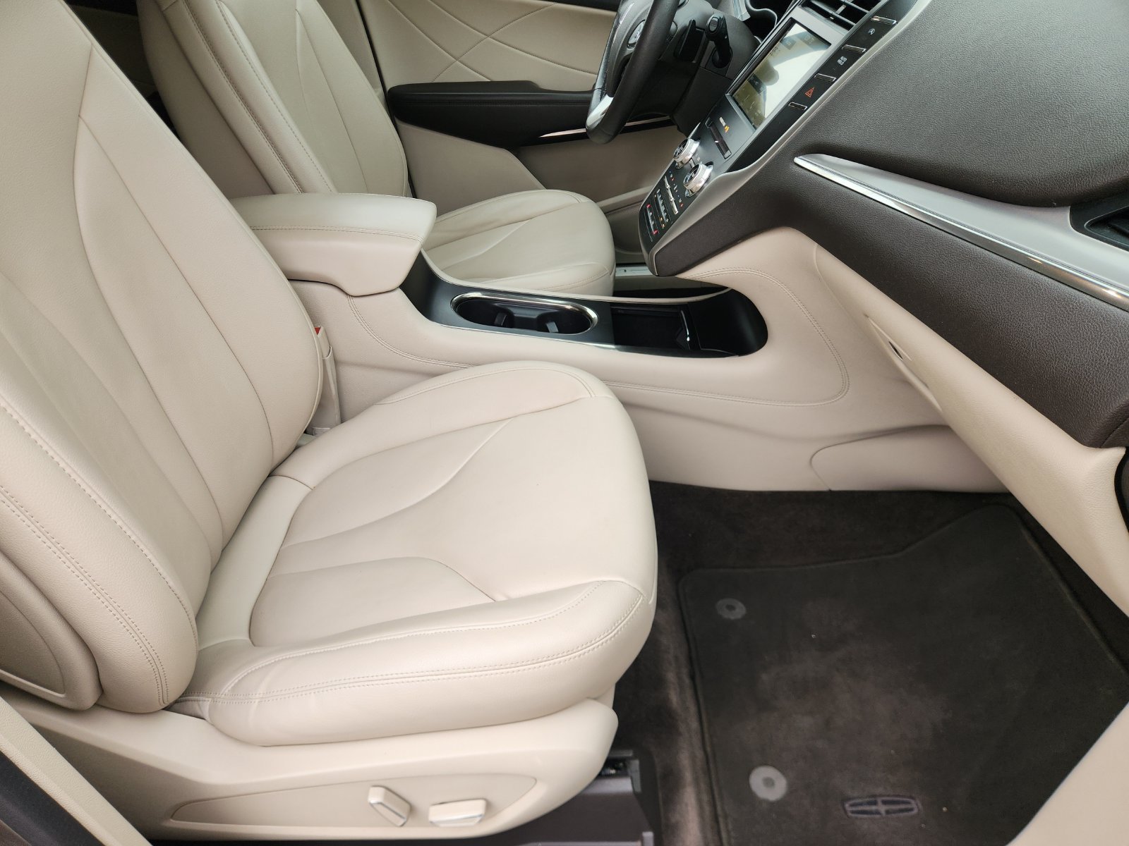 Used 2017 Lincoln MKC Premiere FWD image 17