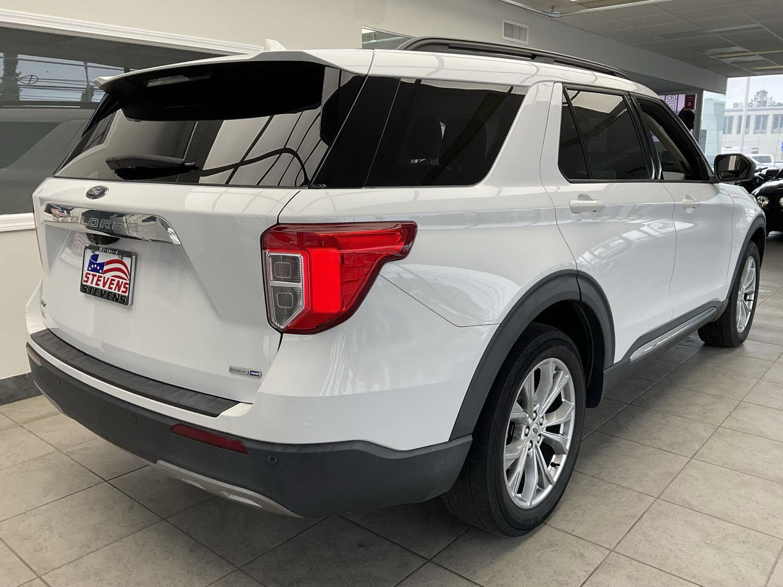 Used 2020 Ford Explorer XLT w/ Equipment Group 202A image 5