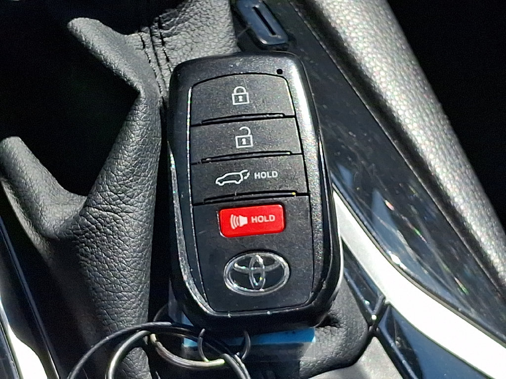 Used 2025 Toyota Corolla Cross XLE w/ Convenience Package AWD/4WD image 25