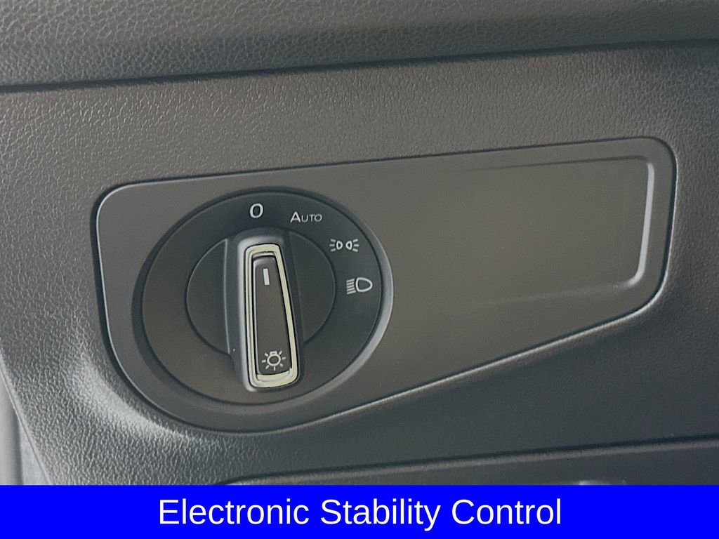 Used 2022 Volkswagen Tiguan SE image 16