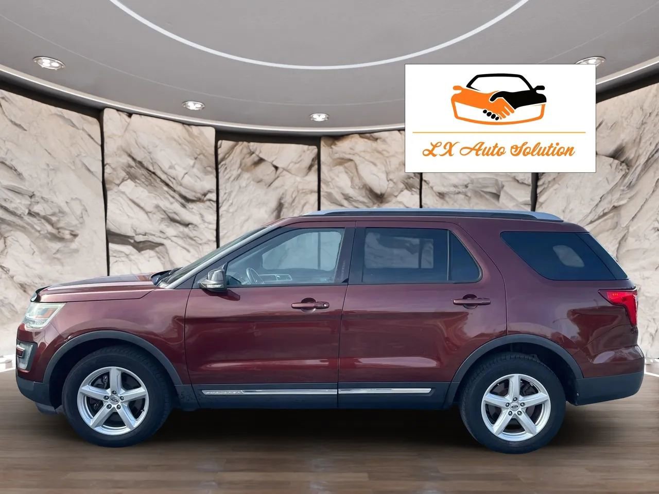 Used 2016 Ford Explorer XLT w/ Equipment Group 201A image 9