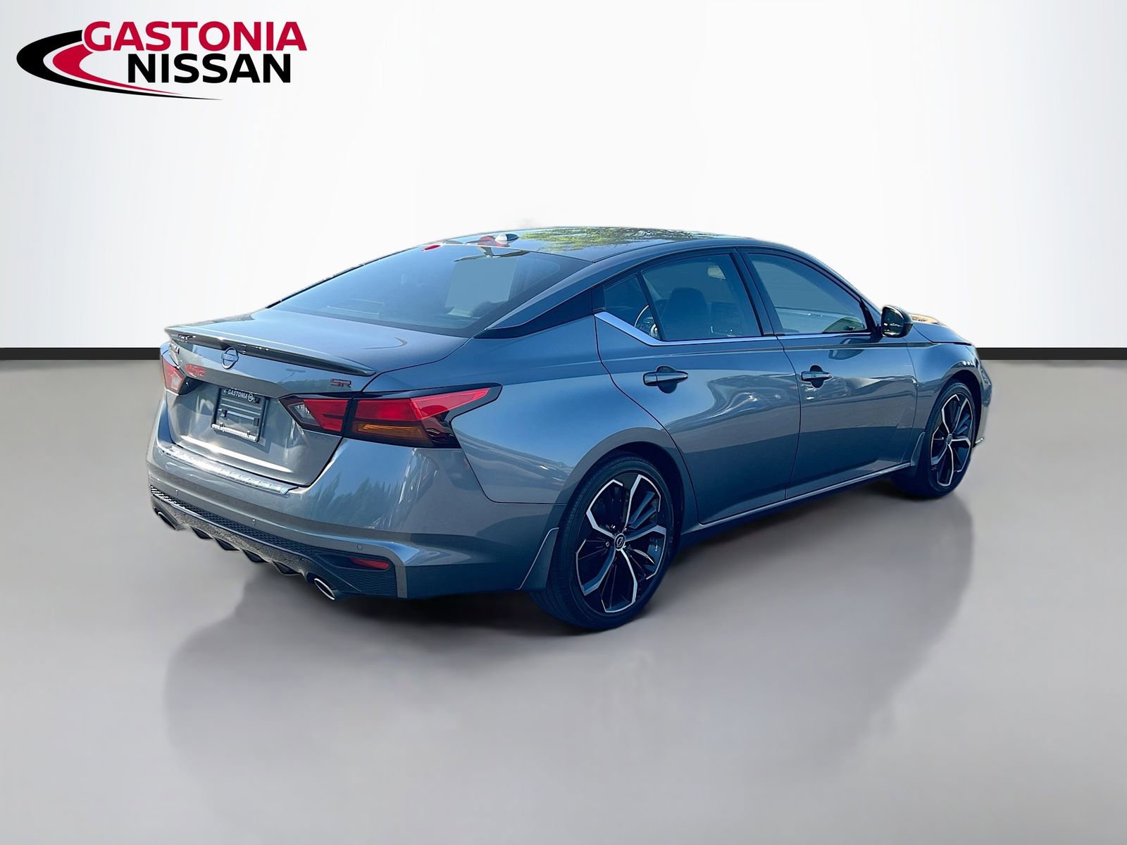 Used 2023 Nissan Altima 2.5 SR w/ SR Premium Package image 9