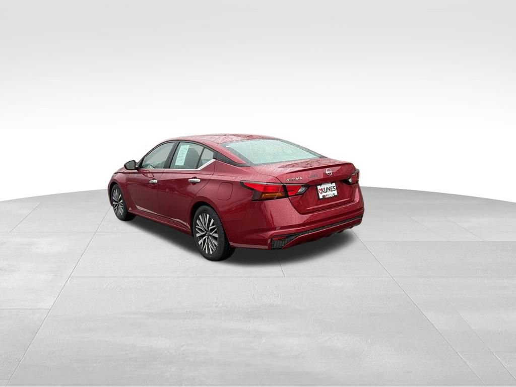 Used 2025 Nissan Altima 2.5 SV image 8