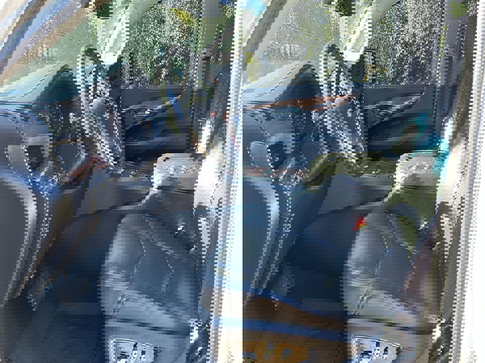 Used 2017 Cadillac Escalade Premium Luxury image 16