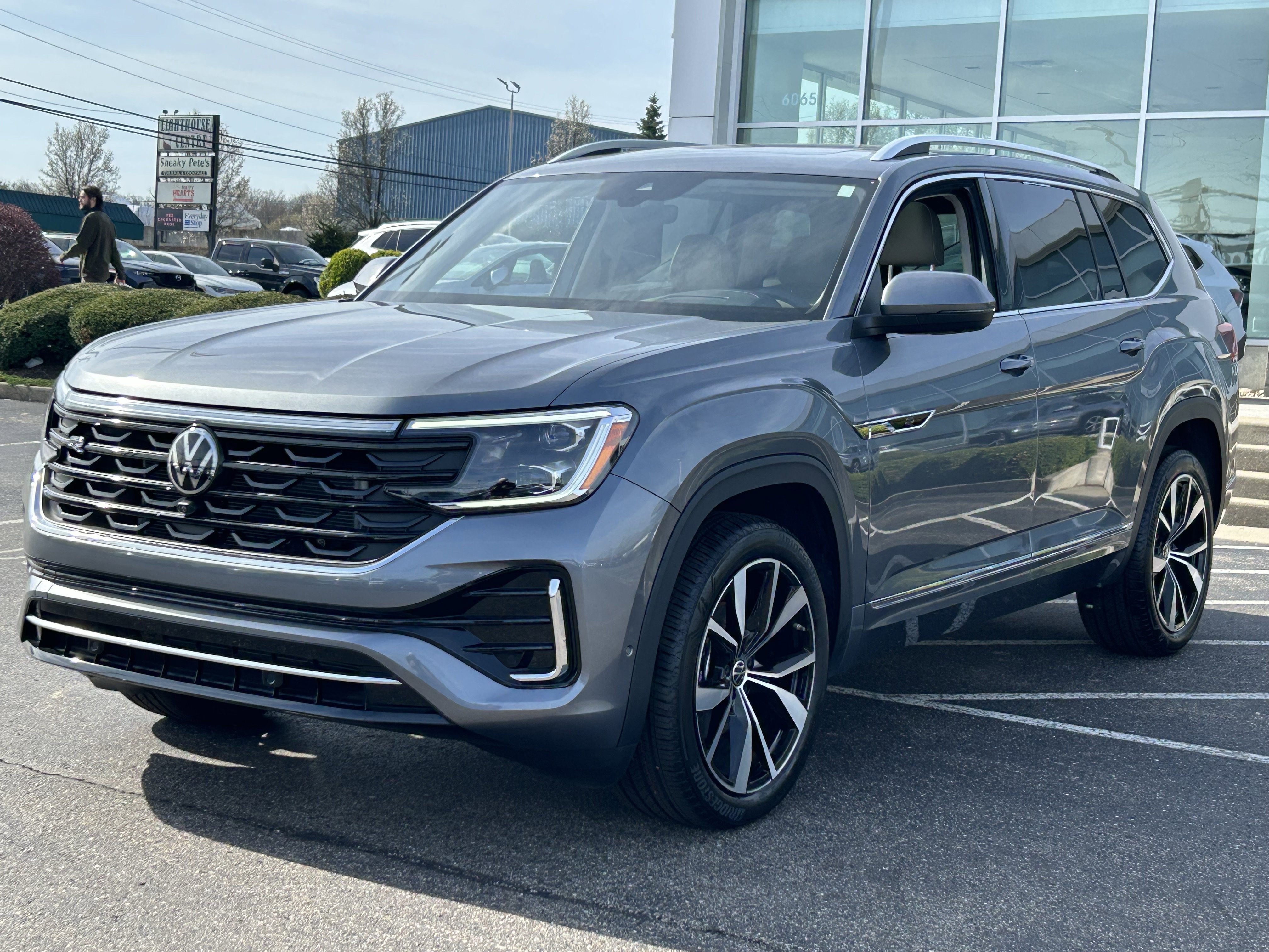 Certified 2025 Volkswagen Atlas SEL Premium R-Line image 3