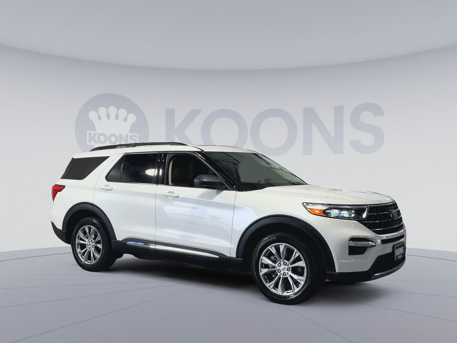 Used 2022 Ford Explorer XLT w/ Equipment Group 202A AWD/4WD image 2