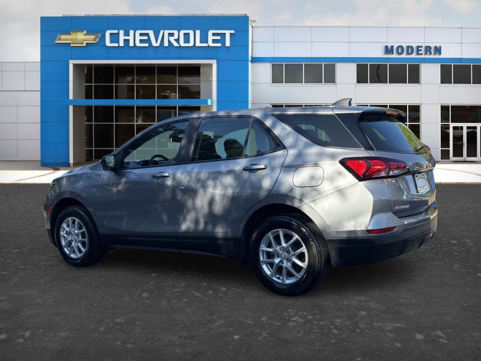 Used 2023 Chevrolet Equinox LS w/ Driver Confidence II Package AWD/4WD image 3