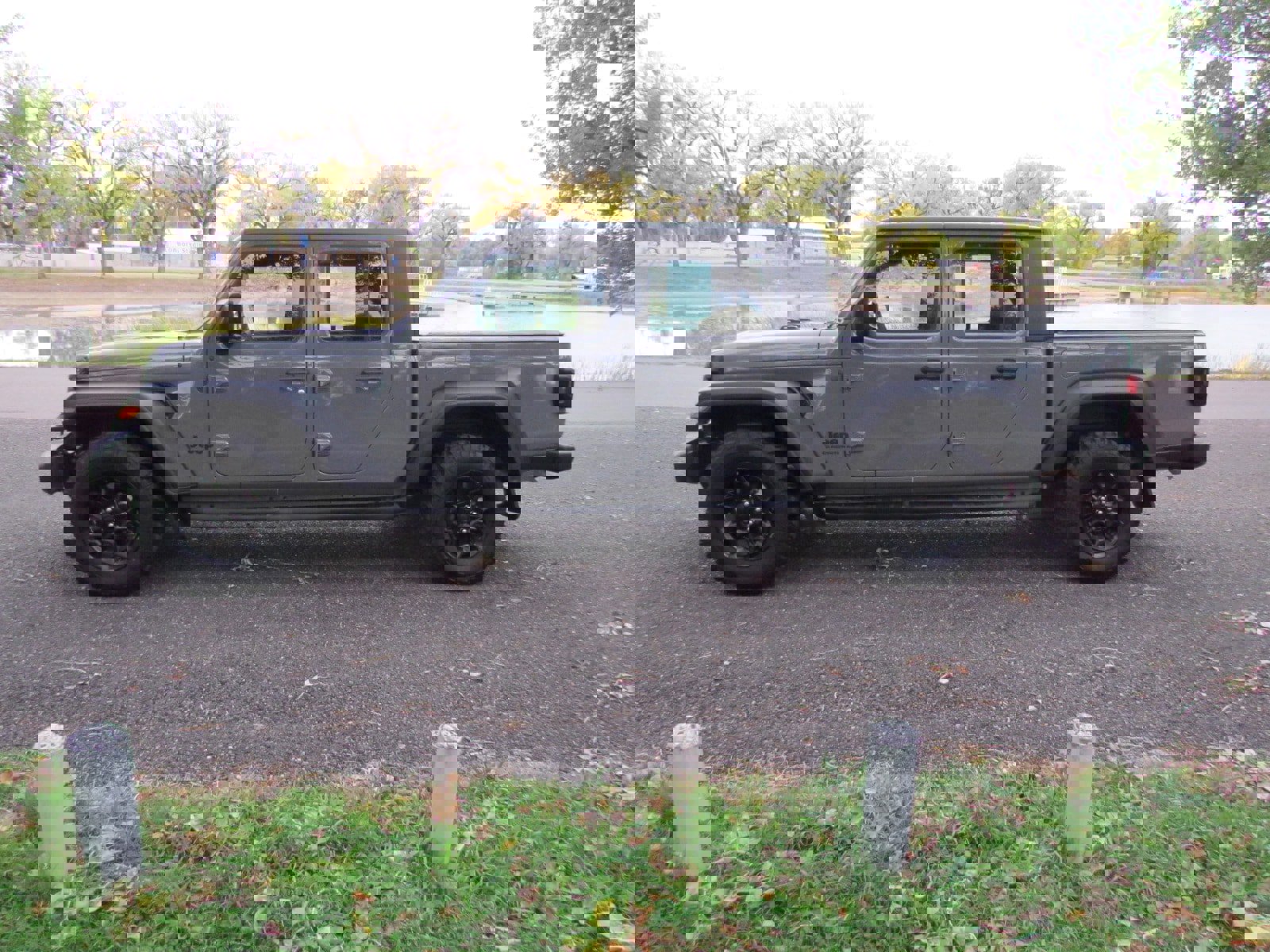 Used 2023 Jeep Gladiator Sport w/ Trailer Tow Package image 2