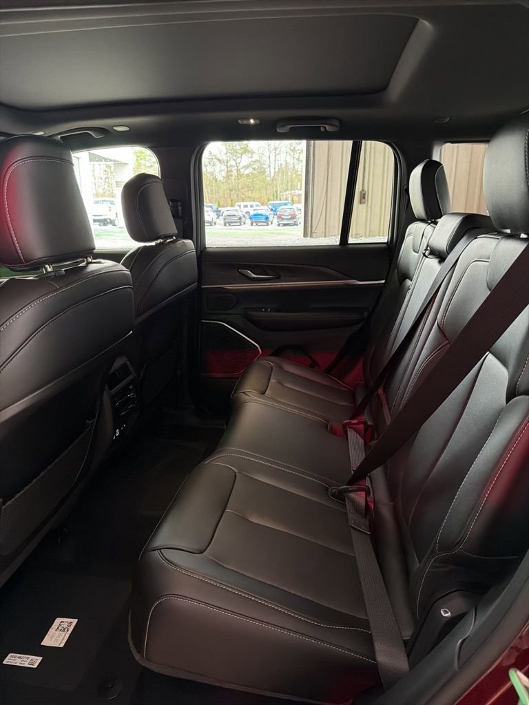 New 2025 Jeep Grand Cherokee Limited image 16