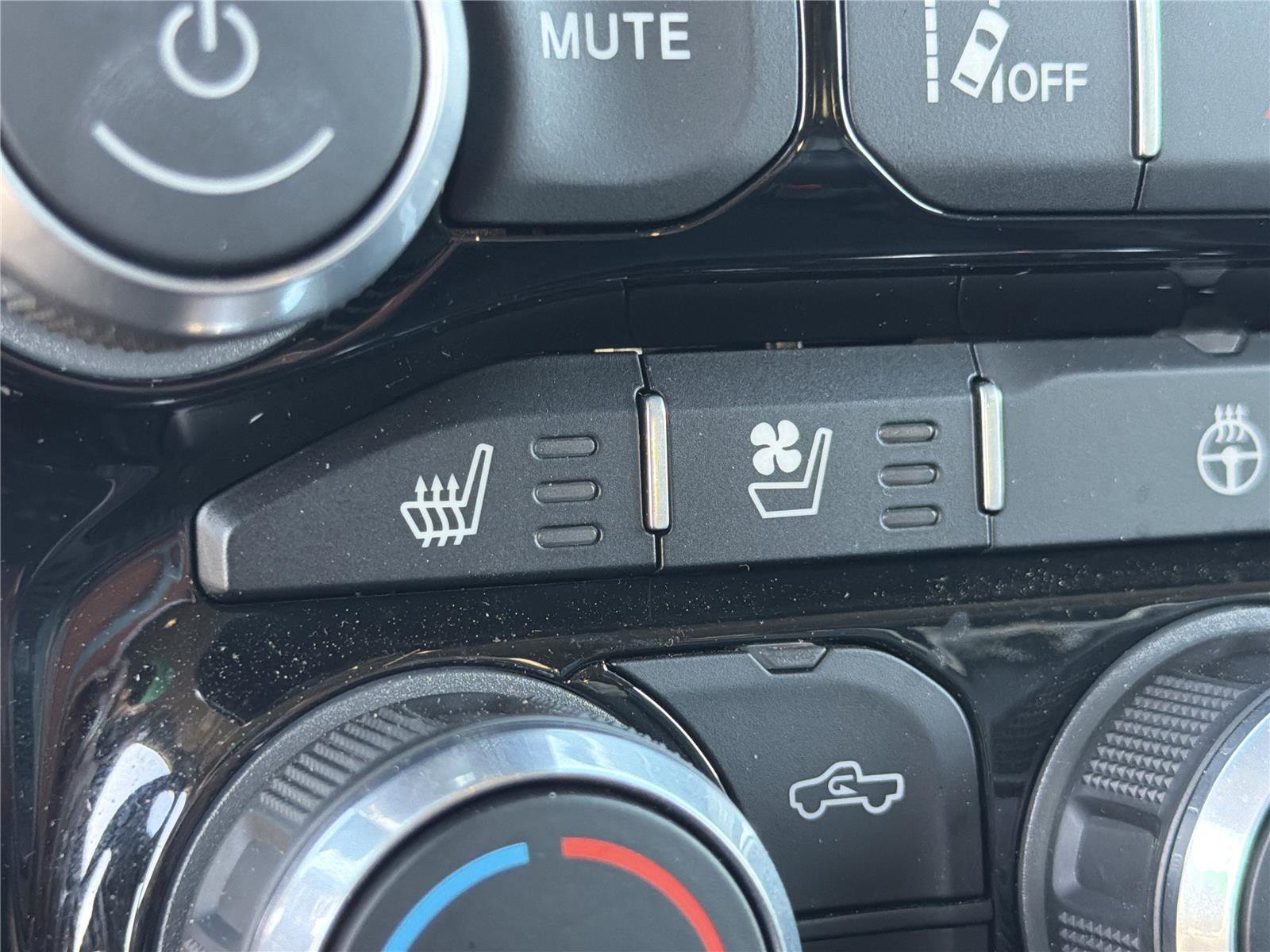 Used 2024 RAM 2500 Laramie w/ Safety Group AWD/4WD image 30